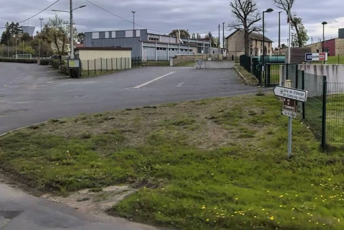 Stellplatz Marcillat-en-Combraille — Campervan Site in Marcillat-en-Combraille