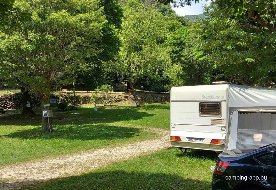 Camping Municipal Vallées-d'Antraigues-Asperjoc — Campingplats in Vallées-d'Antraigues-Asperjoc