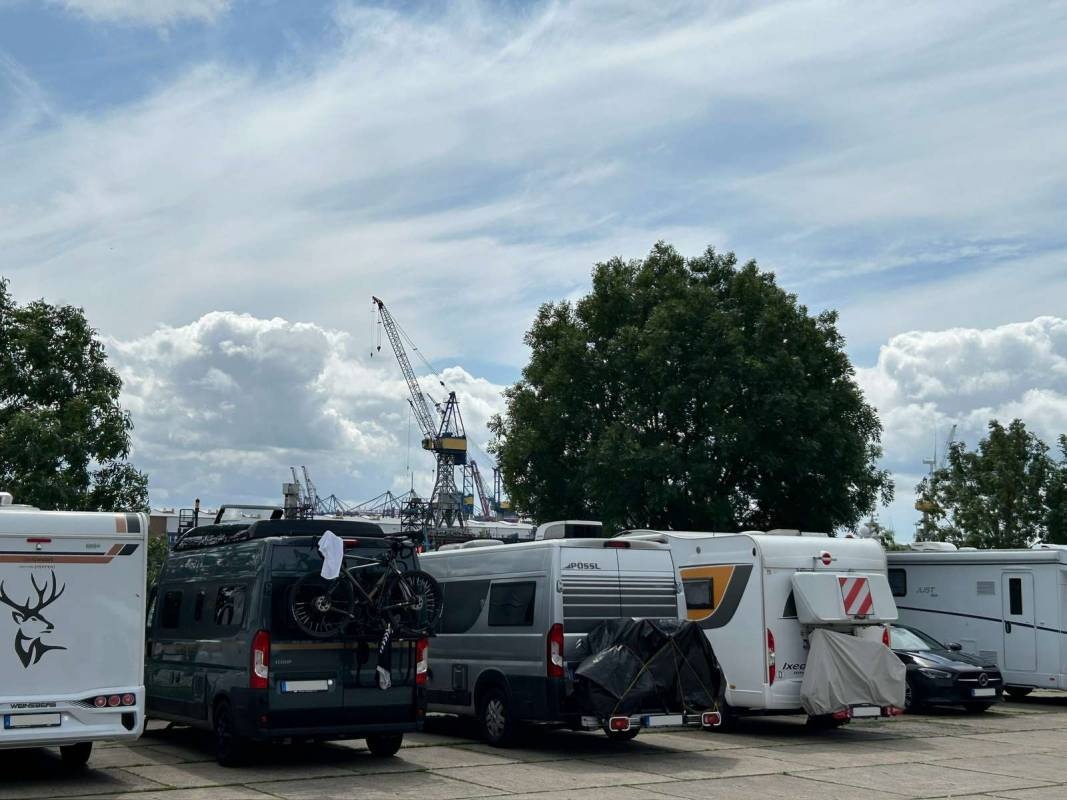 Parkplatz am Strand Pauli — Area Autocaravanas in Hamburg