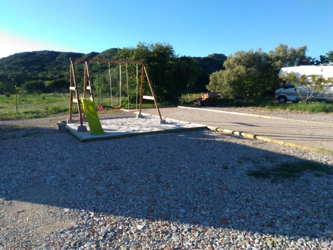 Aire De Camping Car De Theziers — Ställplats in Théziers