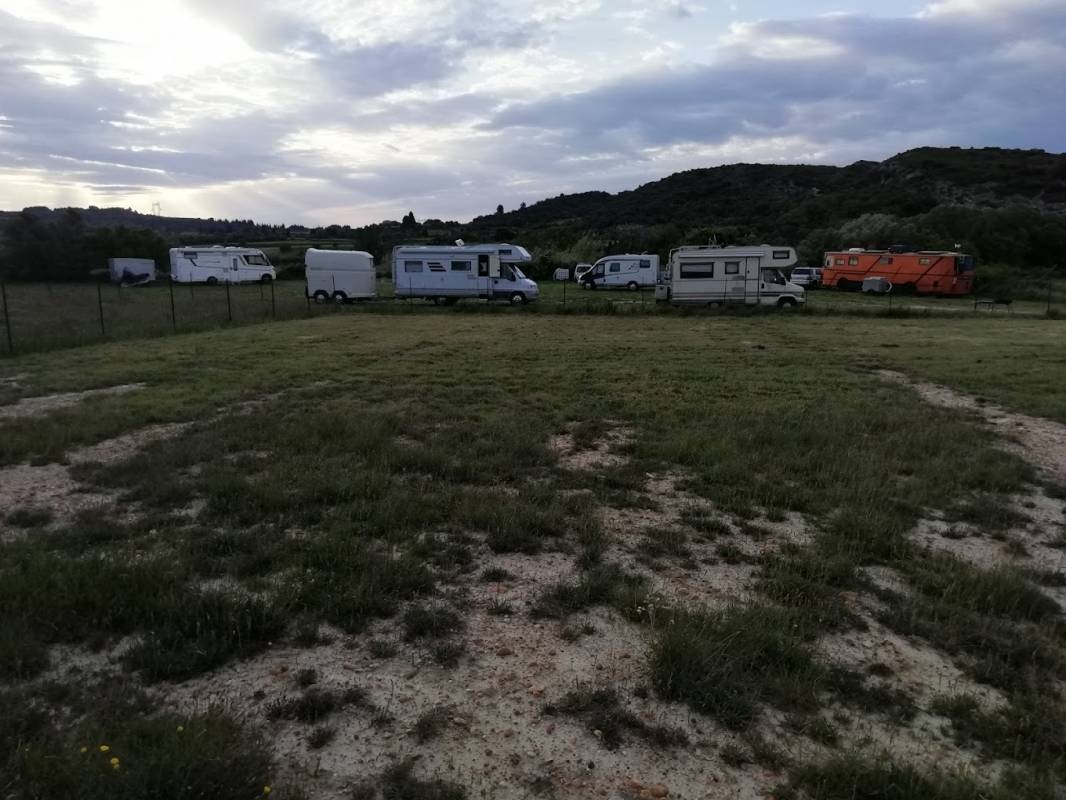 Aire De Camping Car De Theziers — Bobilplass in Théziers