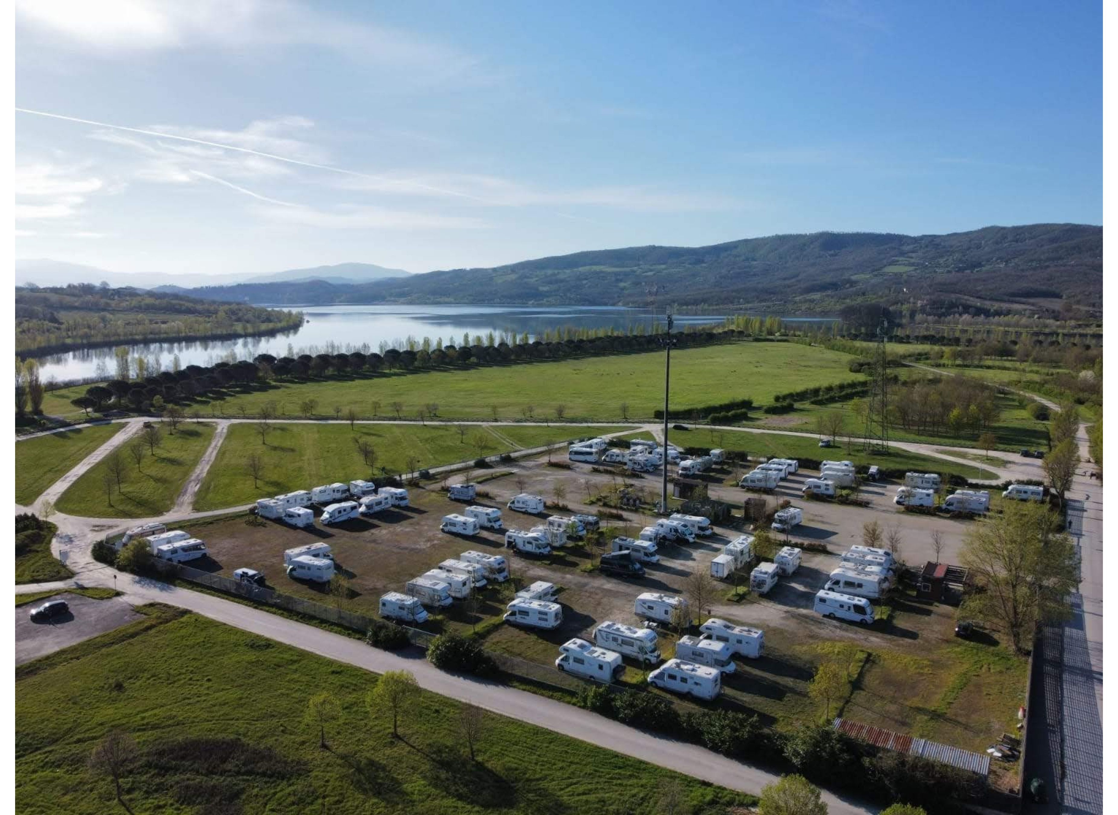 Area Sosta Camper Bilancino — Camperplads in Barberino di Mugello