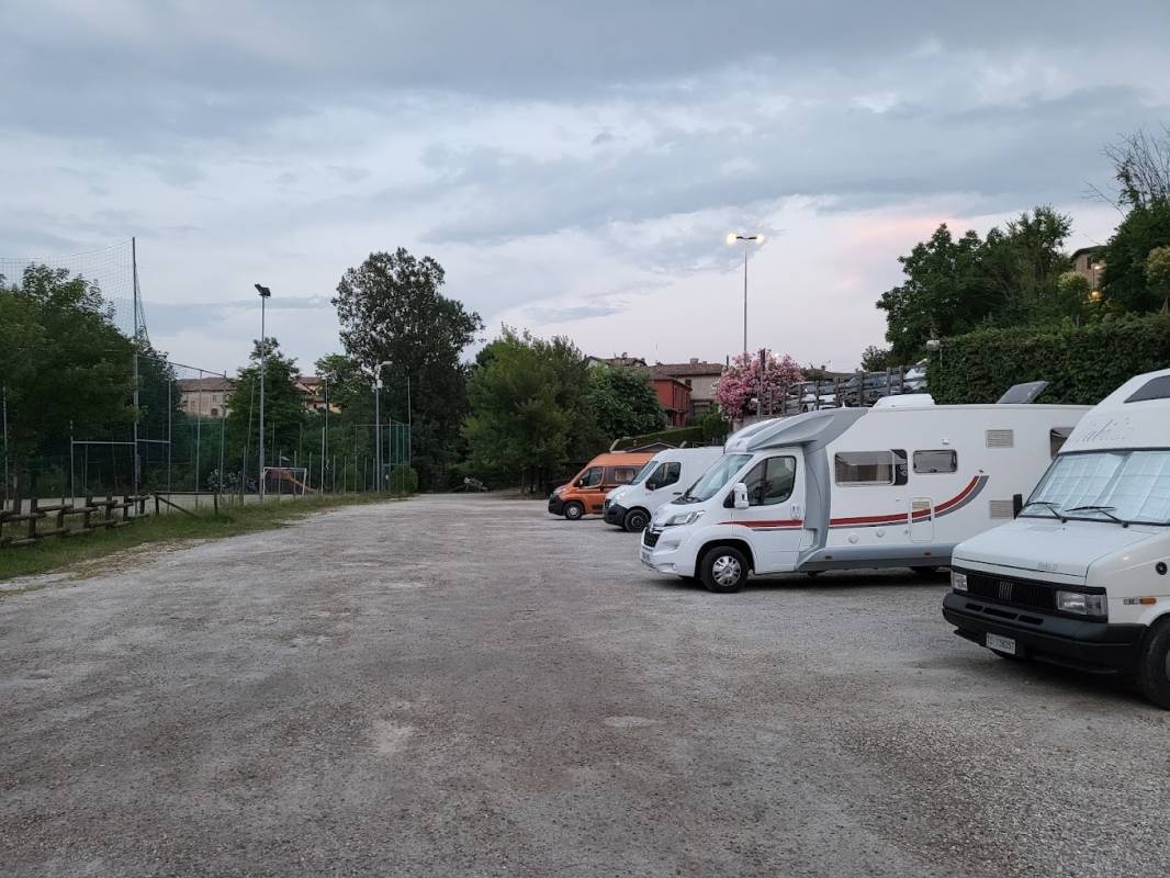 Area Sosta Camper - Borgonovo — Aire camping car in Neive