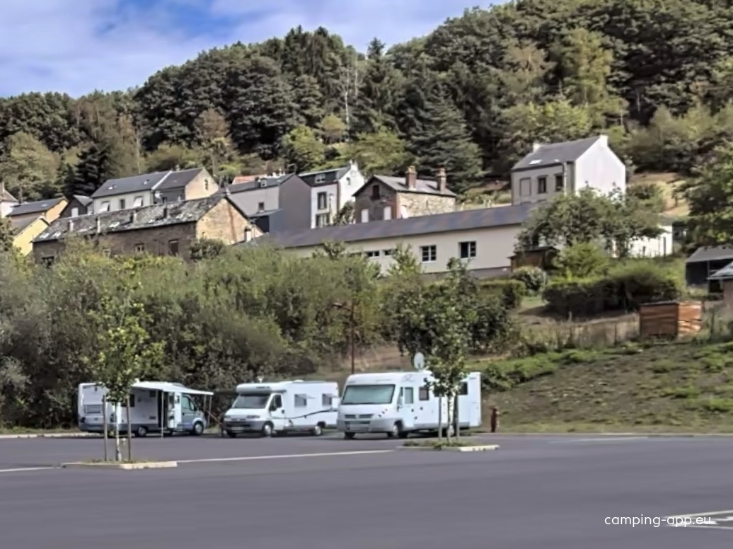 Stellplatz Bogny-sur-Meuse — Ställplats in Bogny-sur-Meuse