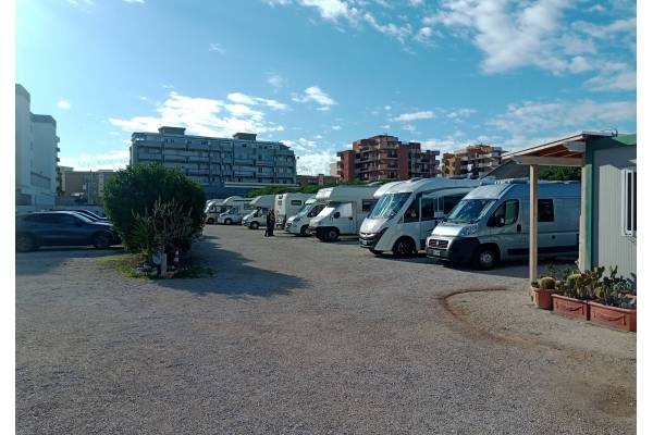 Camper Park Trani — Sp. parking dla kamperów in Trani