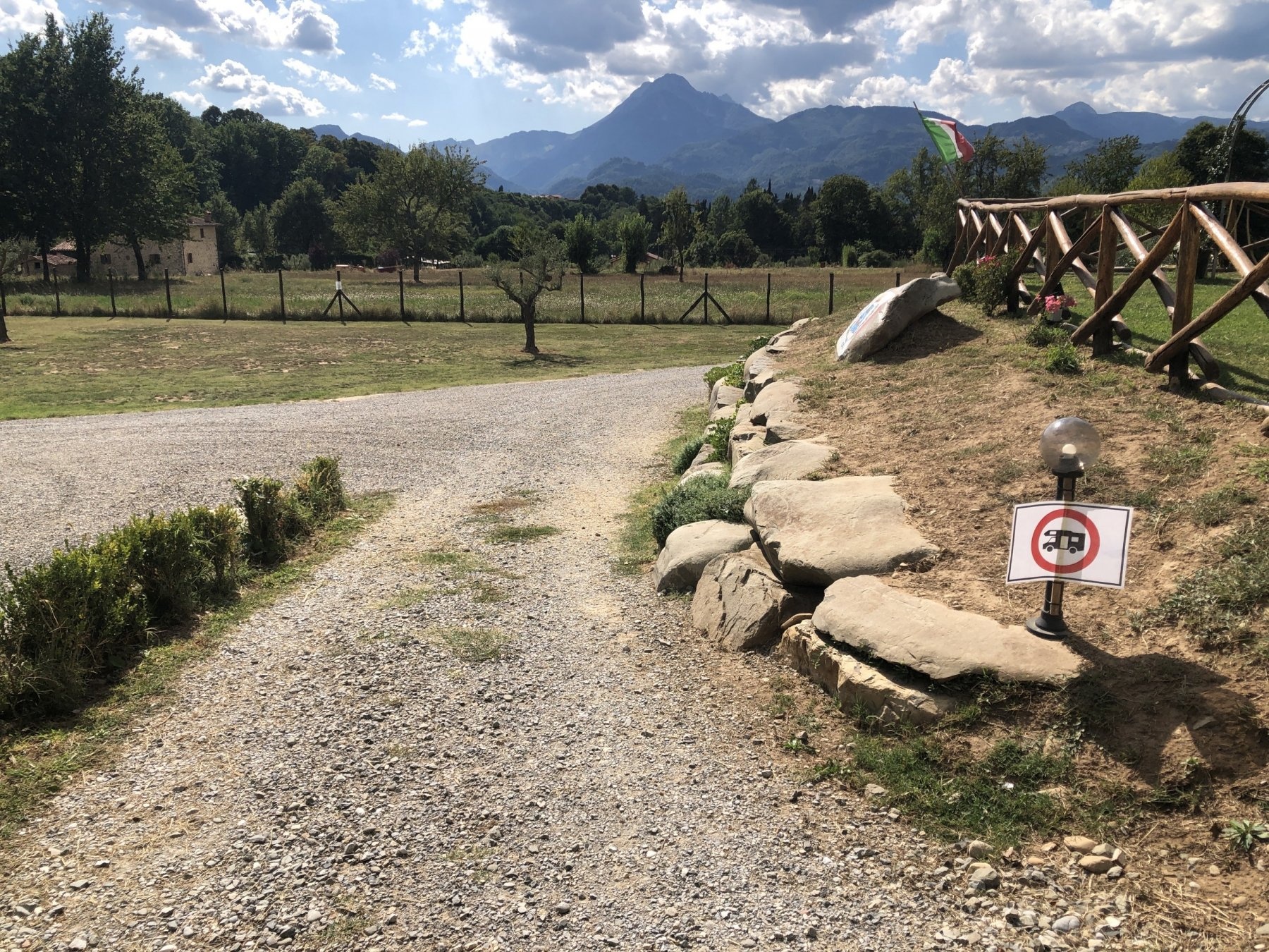 La Cantina Del Vino Barga — Bobilplass in Barga