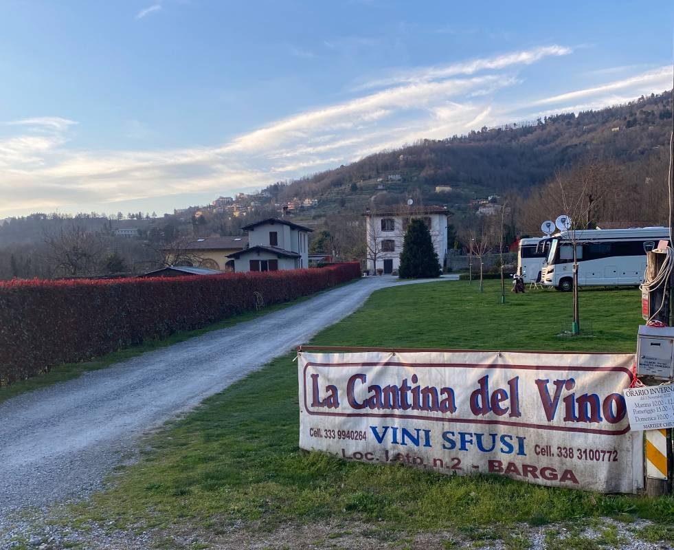 La Cantina Del Vino Barga — Area Autocaravanas in Barga