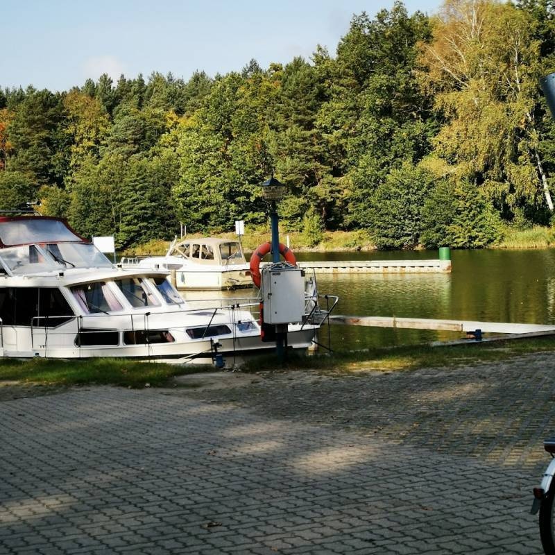 Marienhafen am Werbelliner Kreuz — Area Autocaravanas in Marienwerder