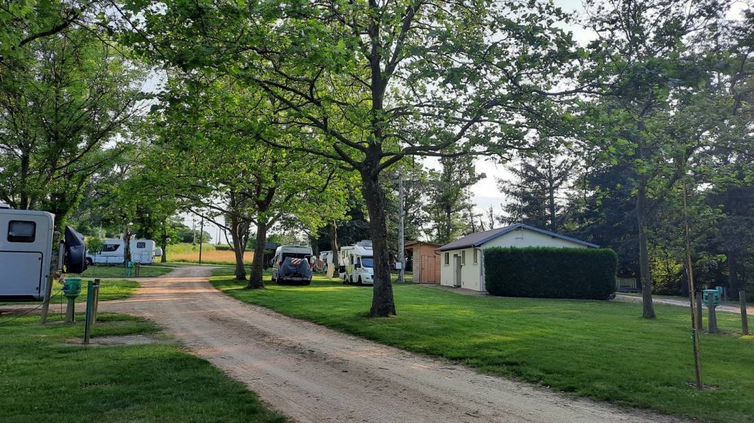Stellplatz Louroux-de-Bouble — Ställplats in Louroux-de-Bouble