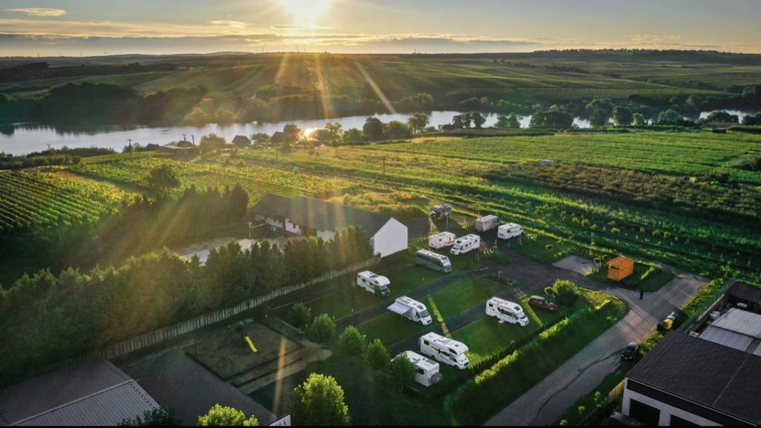 Stellplatz Park'n'wine — Vineri in Velké Bílovice
