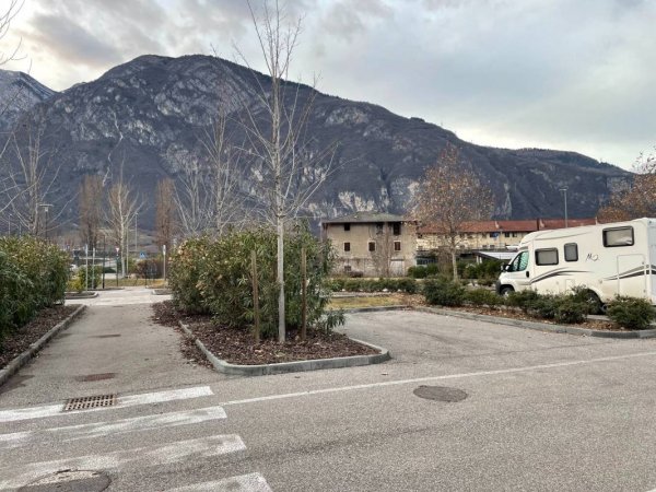 Area di sosta camper via Fersina — Foto 4