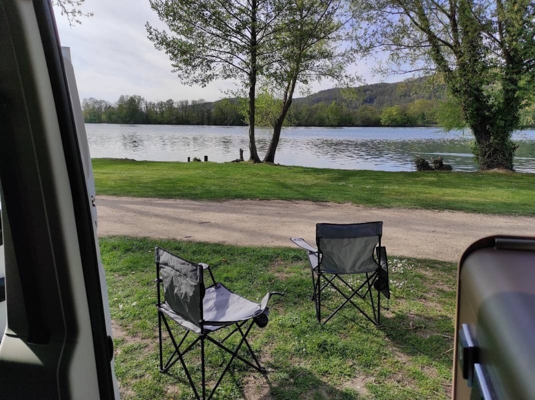 Camping und Schwimmbad am Rhein — Campingplass in Kaiseraugst