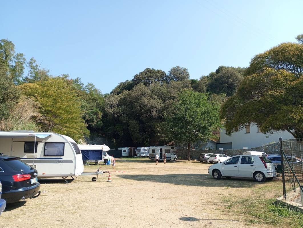 Campeggio Columbus Di Vitale — 露营地 in Pecorile