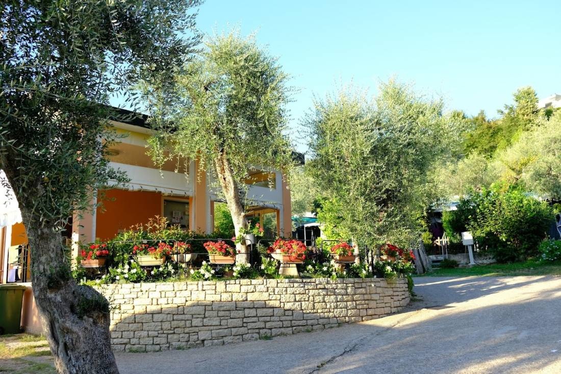 Camping Oliveti — Campingplatz in Torri Del Benaco