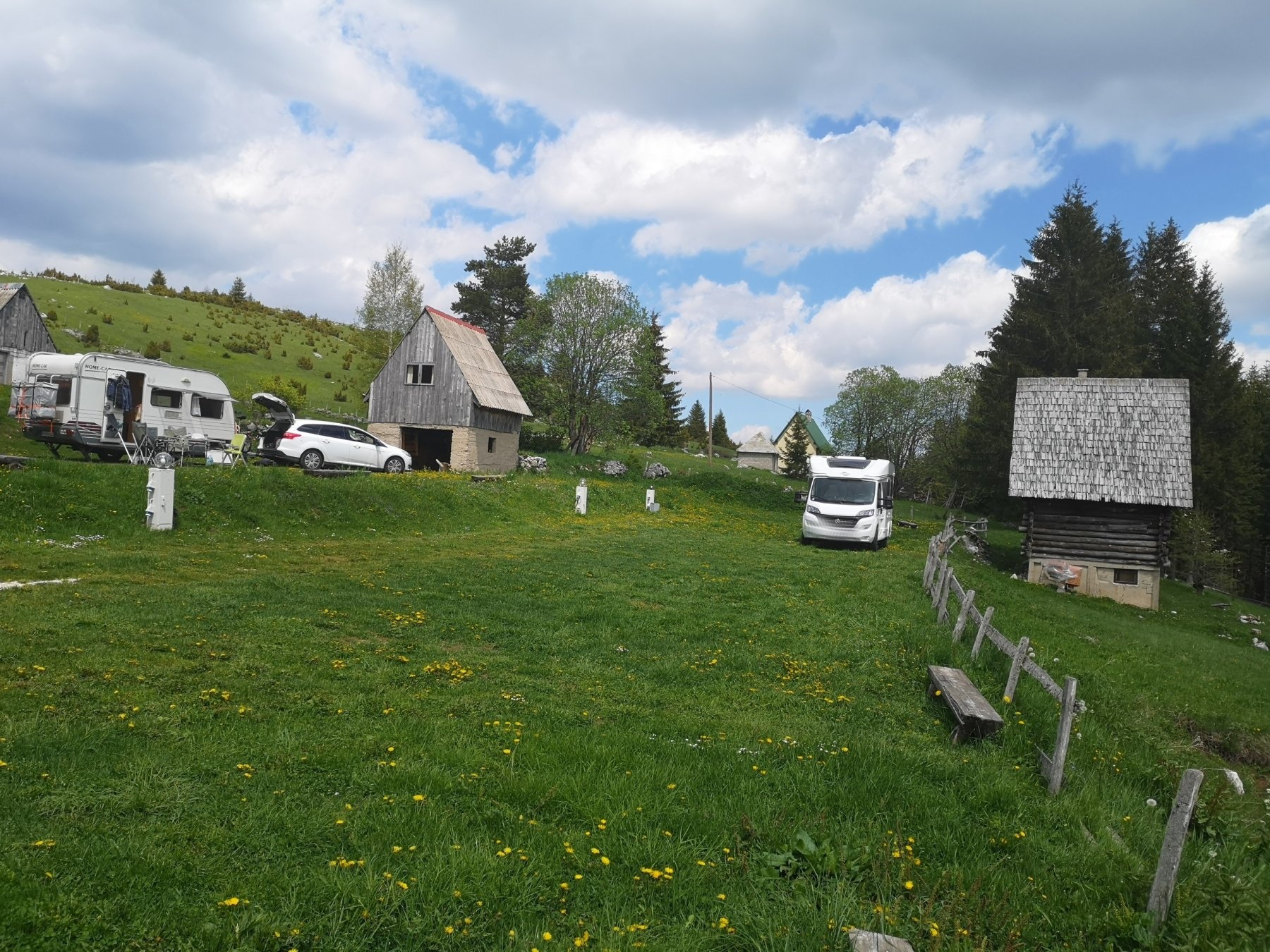 AutoCamp Mlinski Potok — Kamp yeri in Pitomine