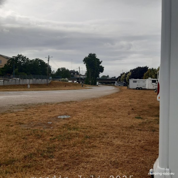 Camping-Car Park Charmes — Foto 5