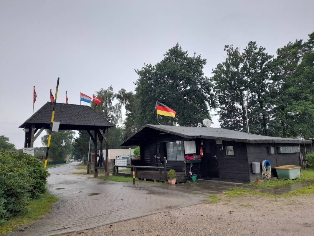 Campingplatz Camp am Waldesrand — Sítio de acampamento in Brietlingen