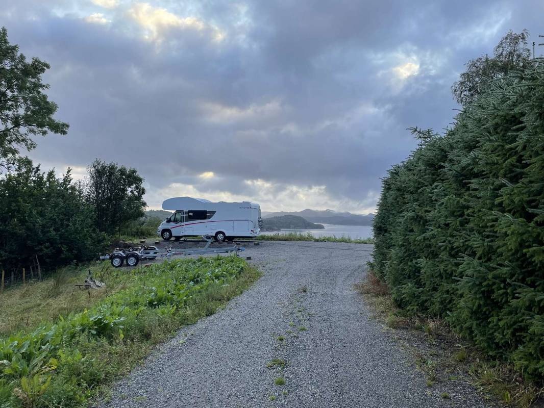Tysnes Fjordblick — Bobilplass in Uggdal