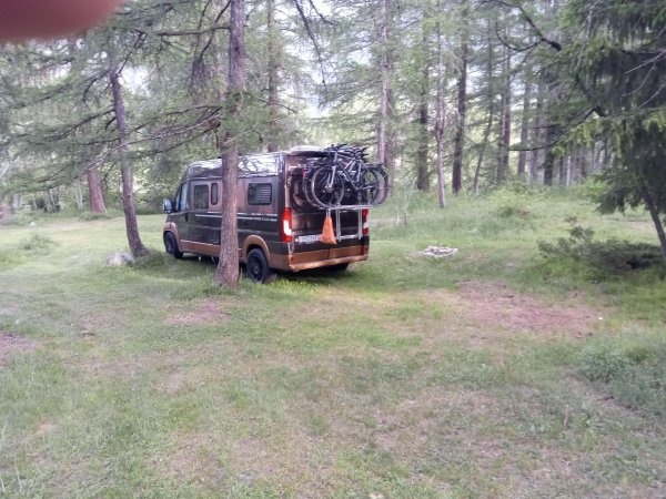 Wald-Stellplatz-Rhodania — Місце для кемперів in Goms