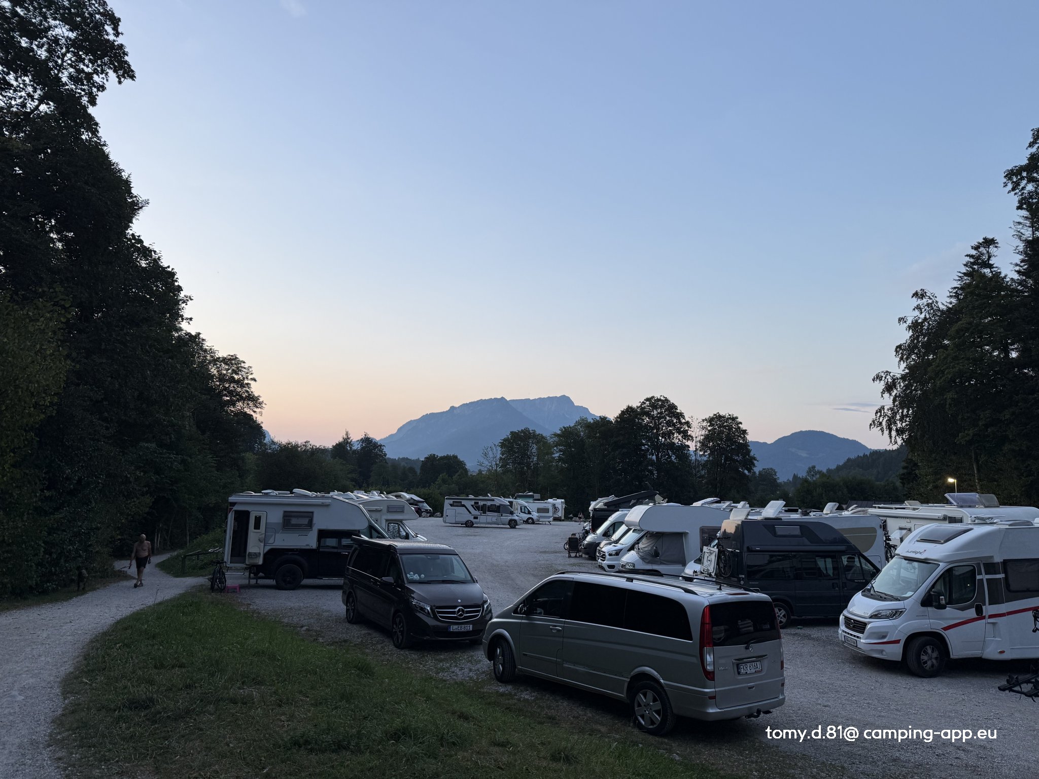 Parkplatz für Wohnmobile und Wohnwagen — Foto 2