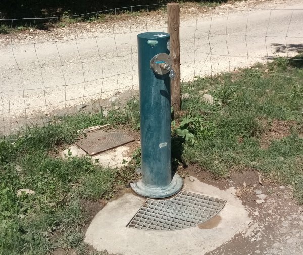 Parking autocaravanas de Castejon de sos — Camperplaats in Castejón de Sos