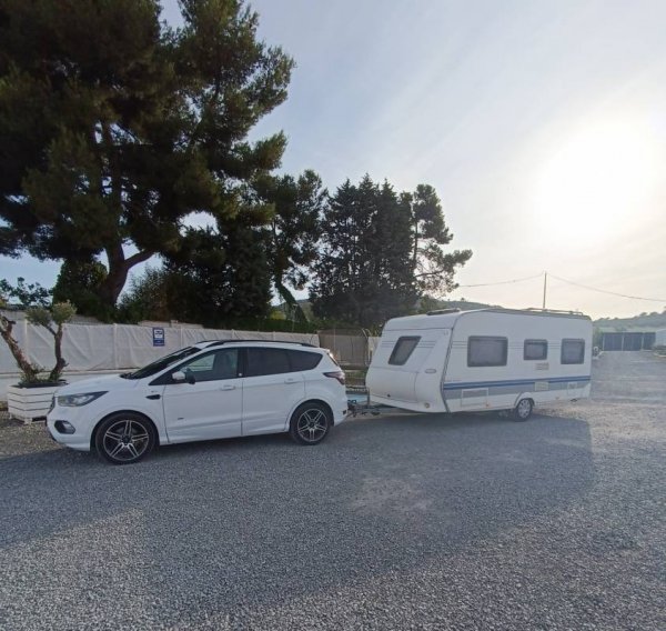 Alcalá Camper Park — Foto 5