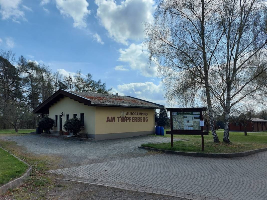 Restaurant & Camping Am Töpferberg — Sítio de acampamento in Berga-Wünschendorf