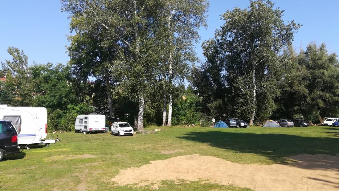 Camp Znojmo — Kamp yeri in Znojmo