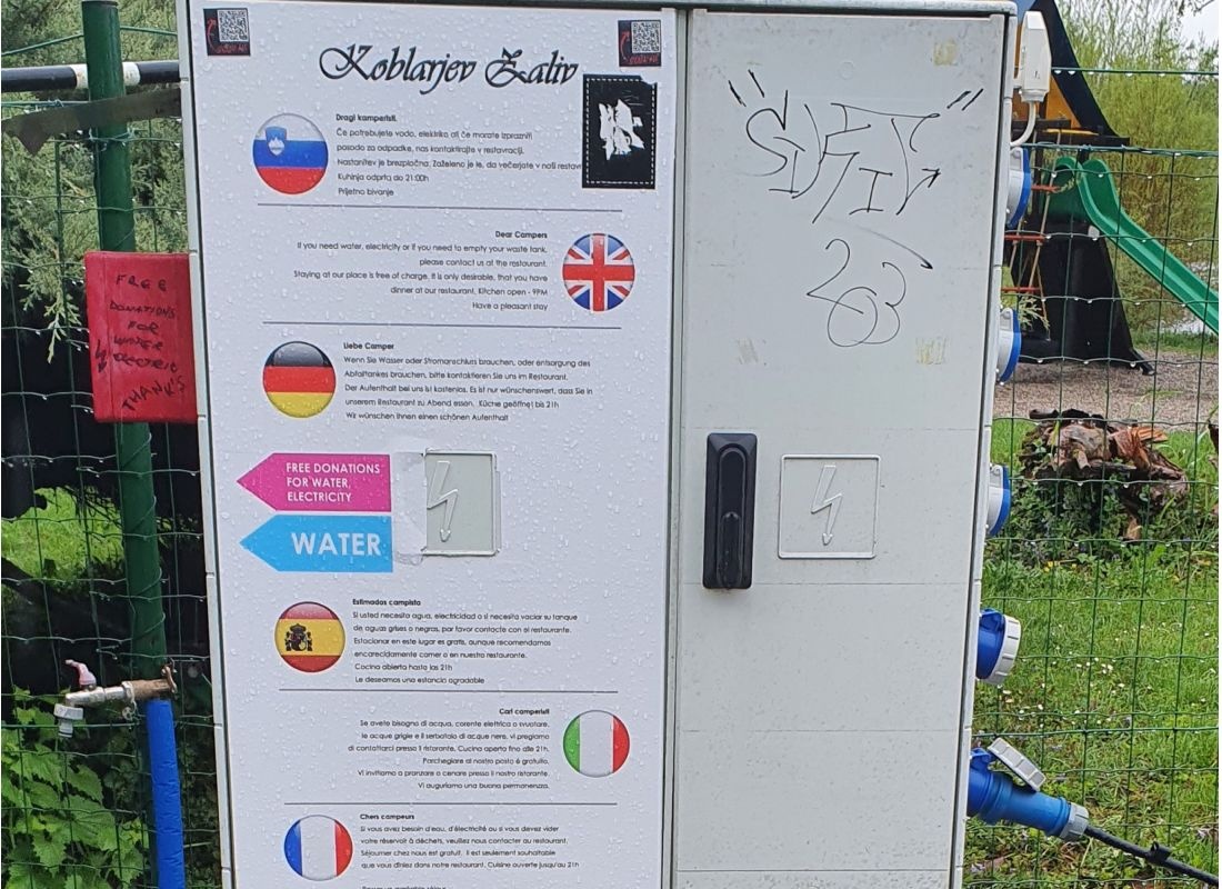 Restaurant Koblarjev zaliv — Camperplaats in Kamnica