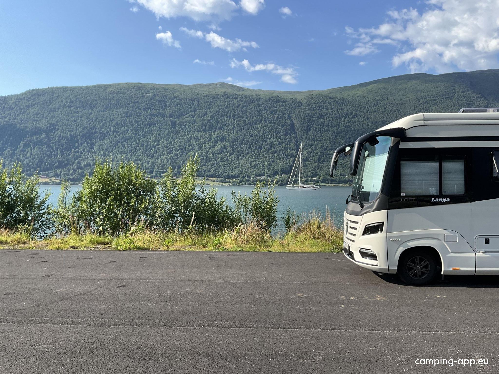Tindekaia Bobilparkering — Camperplads in Åndalsnes