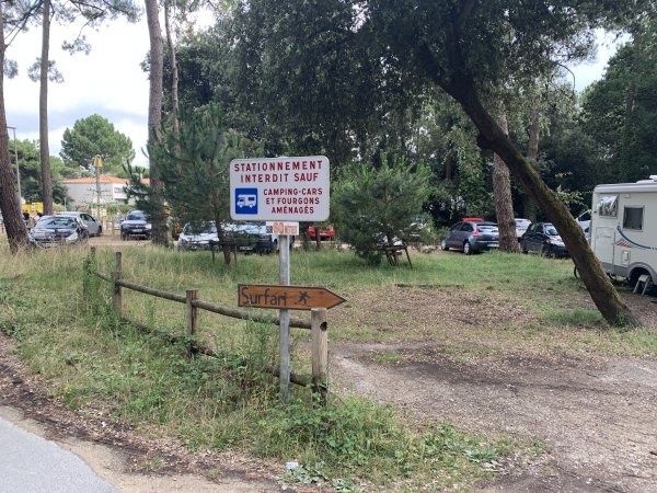 Aire de Le Grand-Village-Plage — Karavan Sitesi in Le Grand-Village-Plage