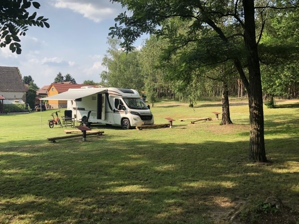 Wohnmobilstellplatz am Riebener See — Karavan Sitesi in Beelitz