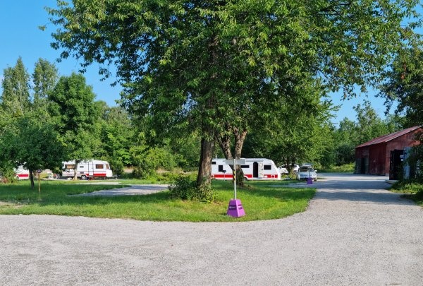 Björknäs Camping — Area da campeggio in Rättarboda