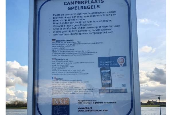 Veerpont — Sítio para autocaravanas in Maassluis