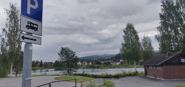 Stellplatz Hønefoss — Місце для кемперів in Hønefoss