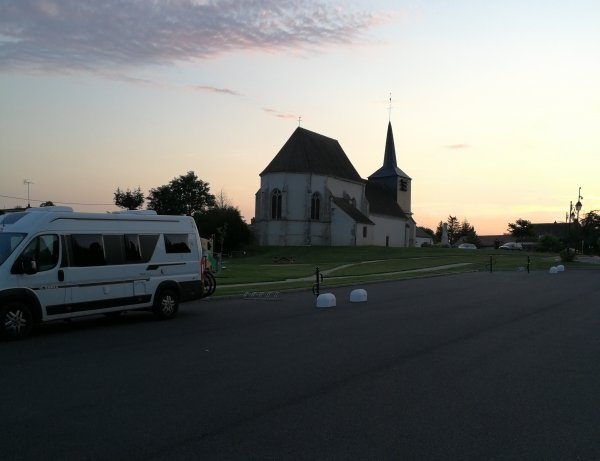 Stellplatz Chevillon sur Huillard — Aire camping car in Chevillon-sur-Huillard