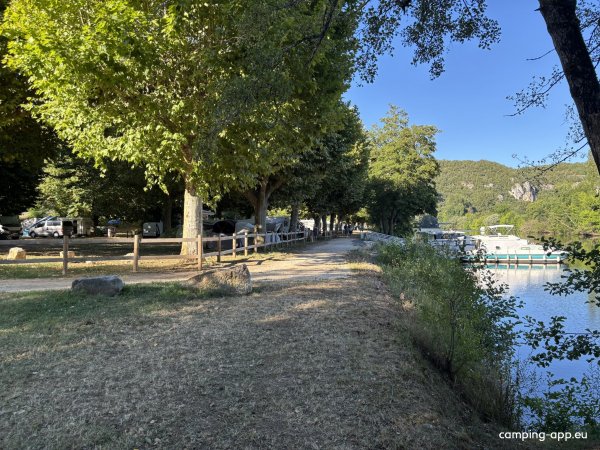 Camping la Peupleraie à St Géry