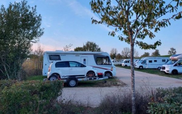 Stellplatz Giffaumont-Champaubert — Foto 4