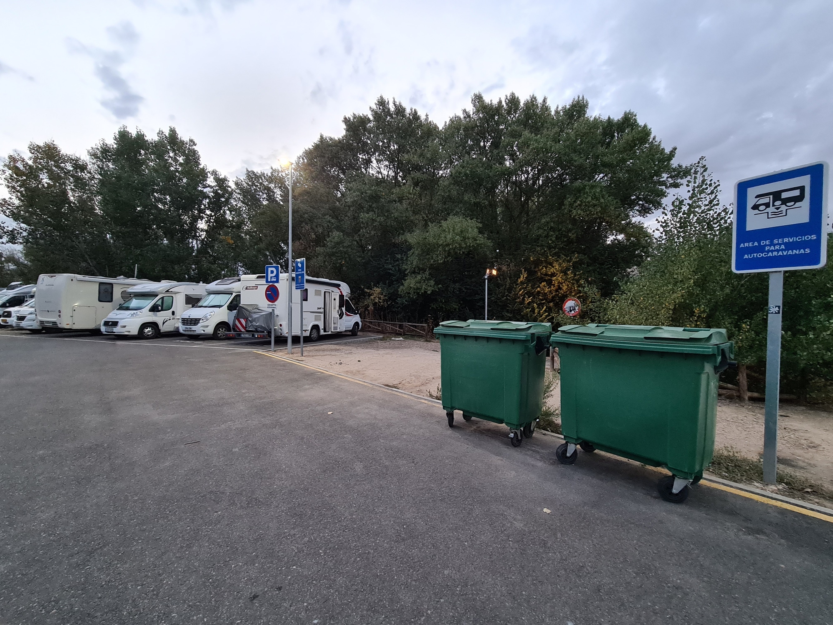 Area de Autocaravanas de Simancas — Stellplatz in Simancas