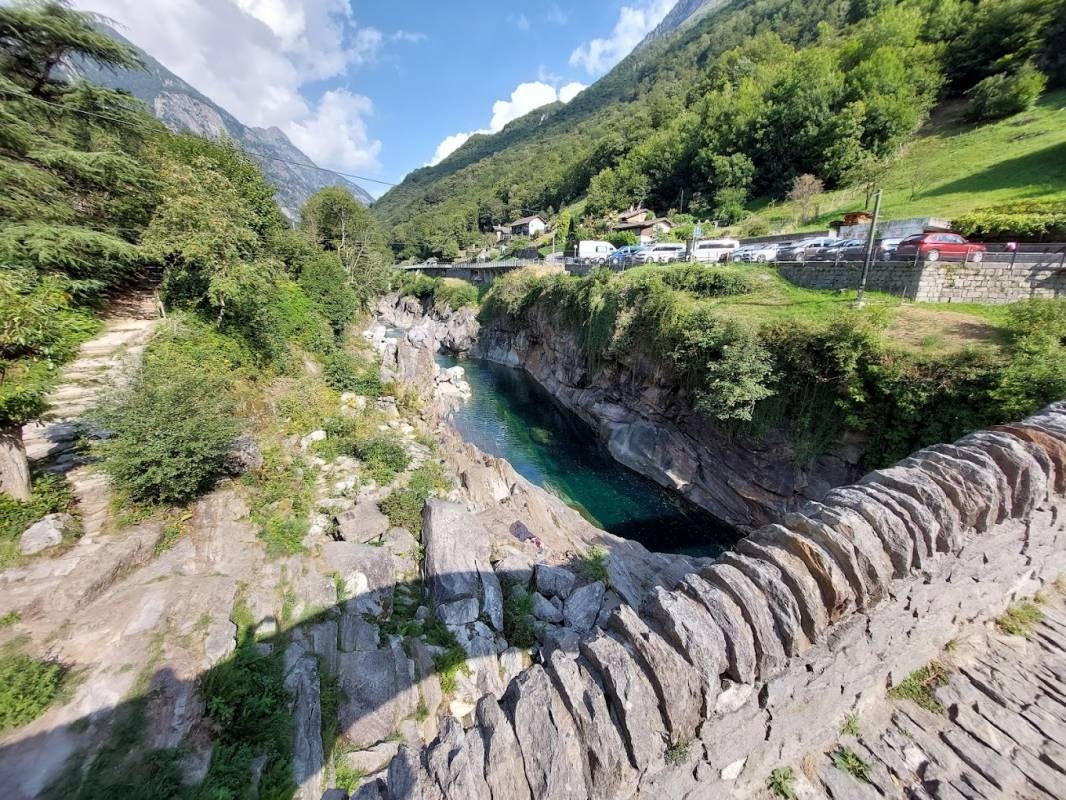 Brione — Camperplaats in Verzasca