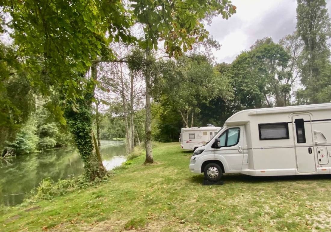 Übernachtungsparkplatz Saint-Céneri -le-Gérei — Campervan Site in Saint-Céneri-le-Gérei