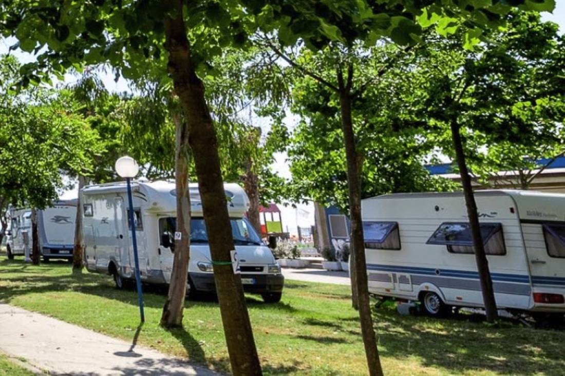 Camping Surabaja - La Playa — Camping in Roseto Degli Abruzzi