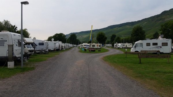 Stellplatz an der Wohnmobil- und Freizeitanlage Sun-Park Graach / Mosel — Photo 2