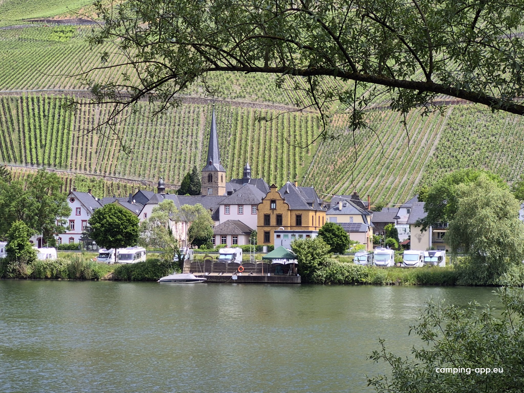 Stellplatz an der Wohnmobil- und Freizeitanlage Sun-Park Graach / Mosel — Fotografie 2