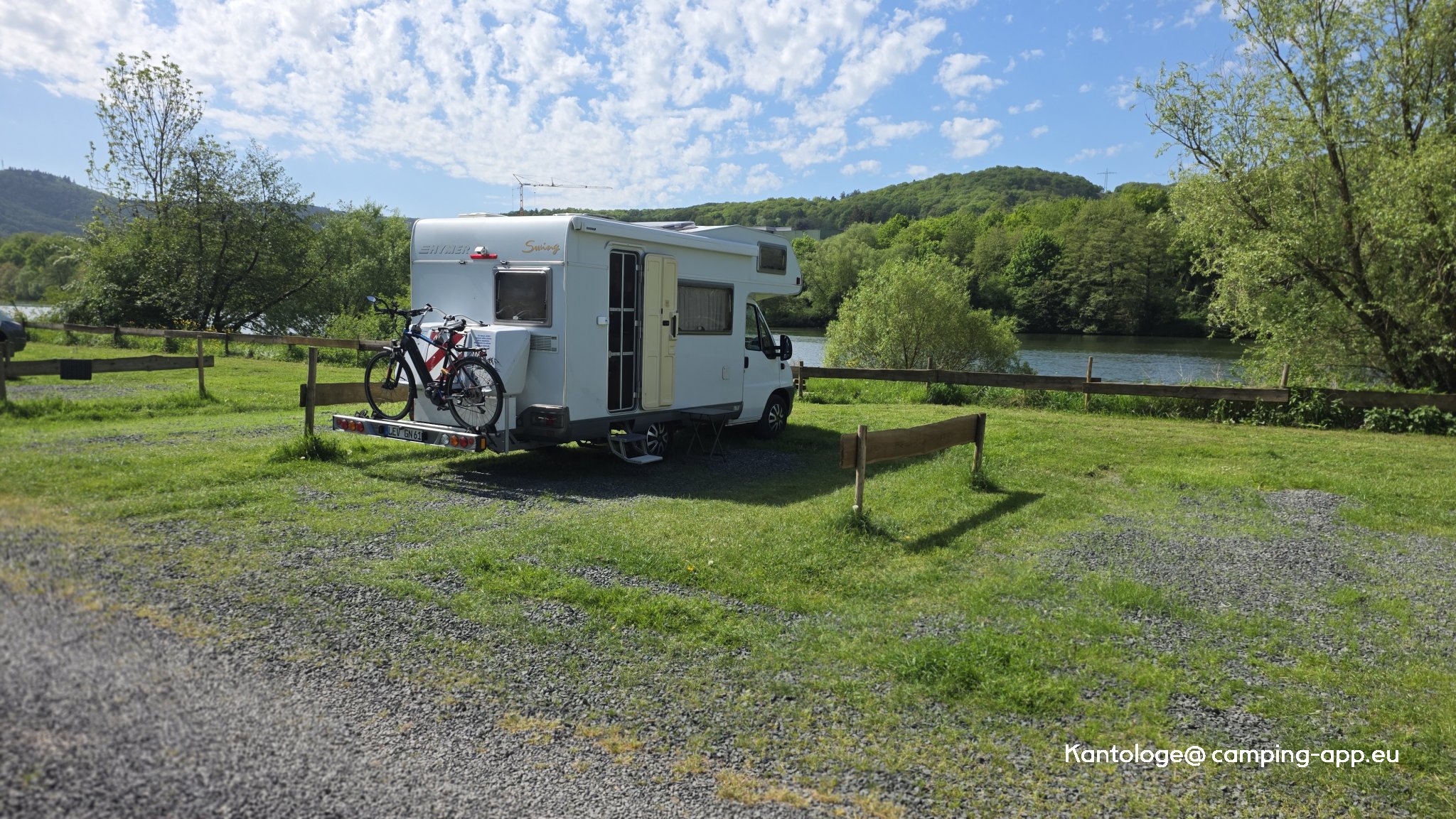 Stellplatz an der Wohnmobil- und Freizeitanlage Sun-Park Graach / Mosel — Campervan Site in Graach an der Mosel