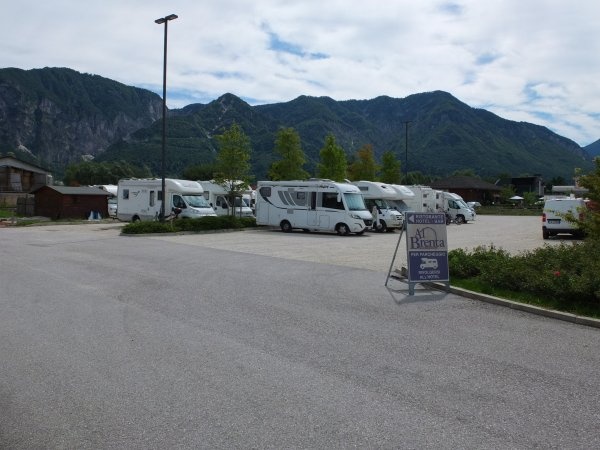 Stellplatz Ristorante Brenta — Sp. parking dla kamperów in Levico Terme