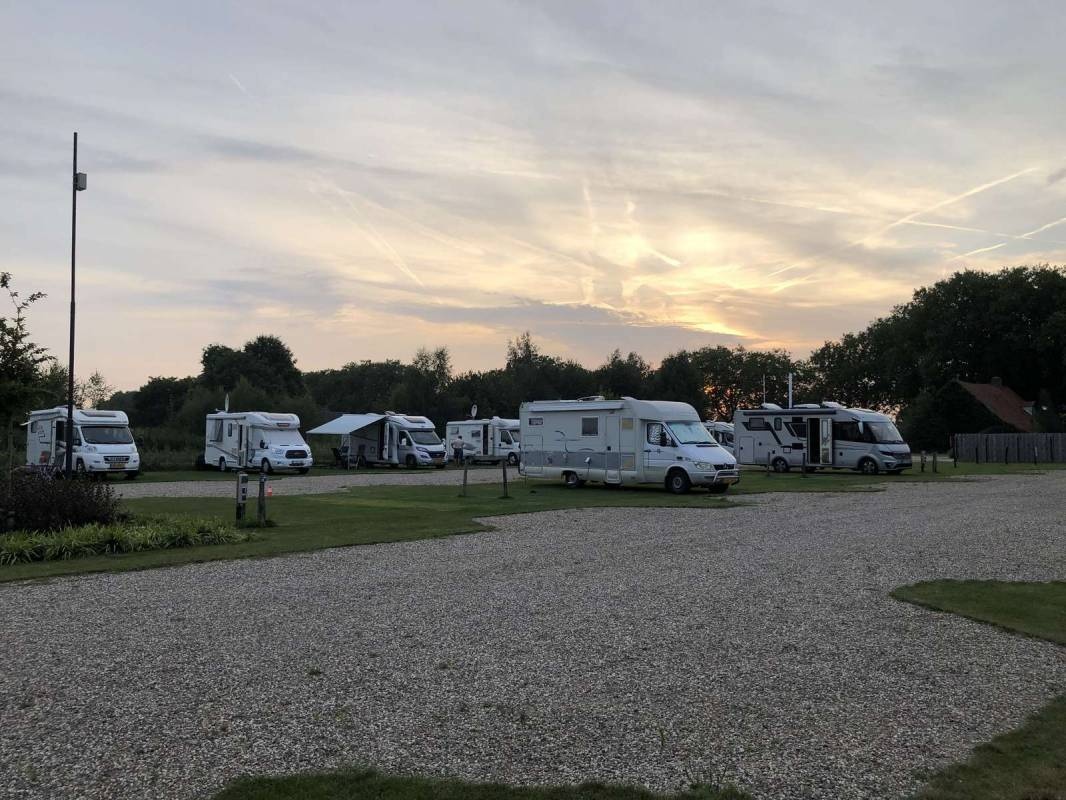 Camperplaats de Landing — Stellplatz in Nistelrode