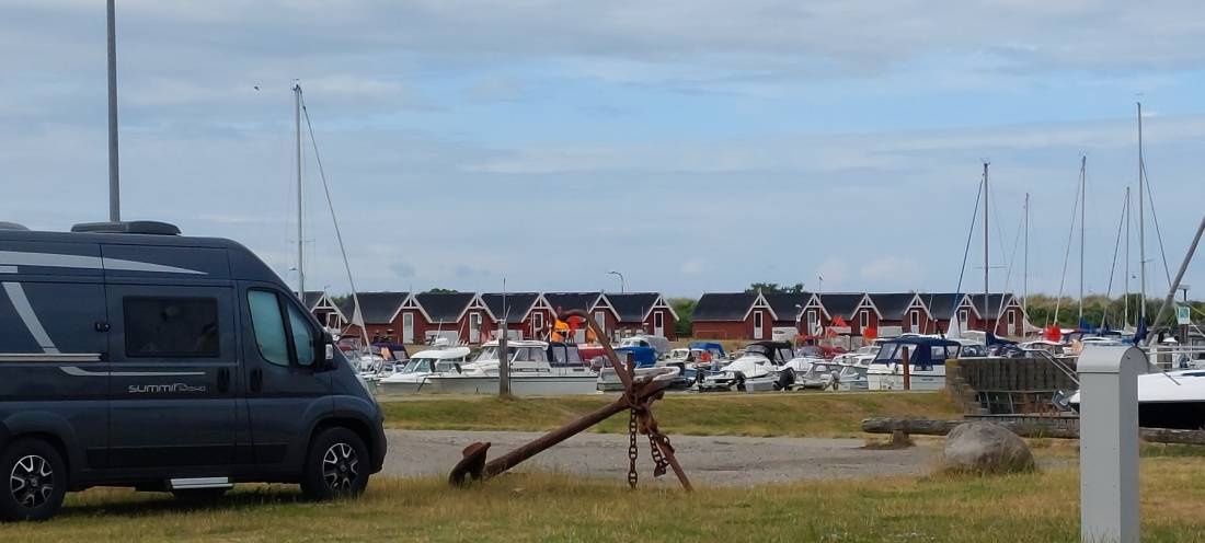 Stellplatz im Sportboothafen Rønnerhavnen — Karavan Sitesi in Frederikshavn