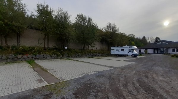 Wohnmobilstellplatz Oberzissen — Aire camping car in Oberzissen