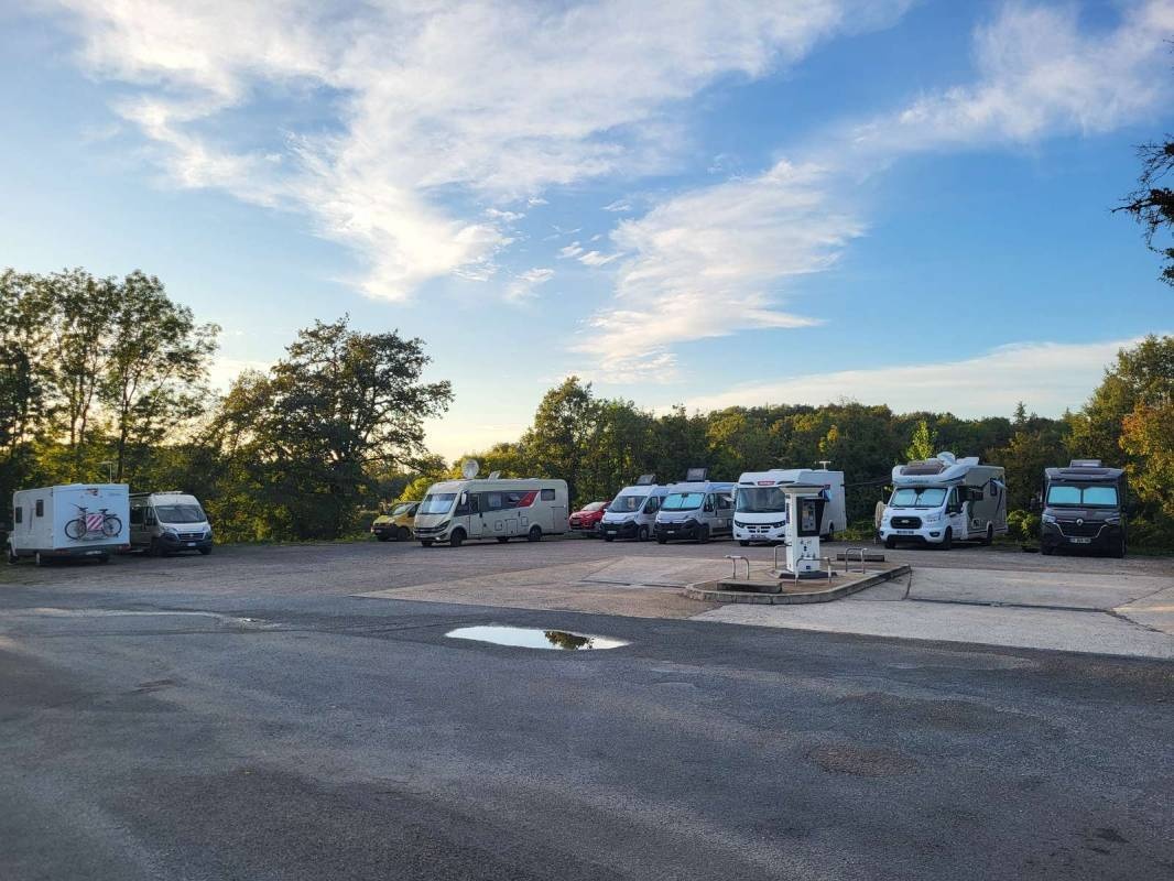 Stellplatz Padirac — Karavan Sitesi in Padirac
